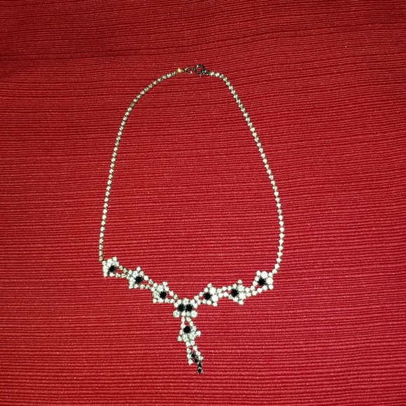 Jewelry - Vintage crystal necklace
